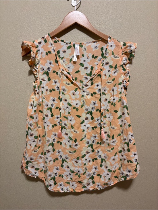 Gilligan & O'Malley Other - Gilligan & O'Malley Peach Floral V-Neck Tassel Tie Top